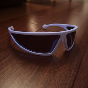 Akila x Patrick Nagel New Wave Wrap Sunglasses WHITE
NEVER WORN